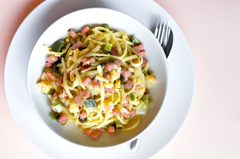 Stir fry noodles with ham leek and egg omelette